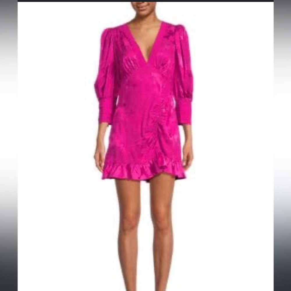 LOVESHACKFANCY new with tags
Revaline Ruched Mini Dress
Fuschia size 00
